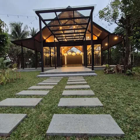 Jalur masuk Glass House